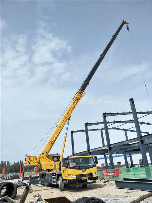 望花区超高层建筑钢结构吊装案例